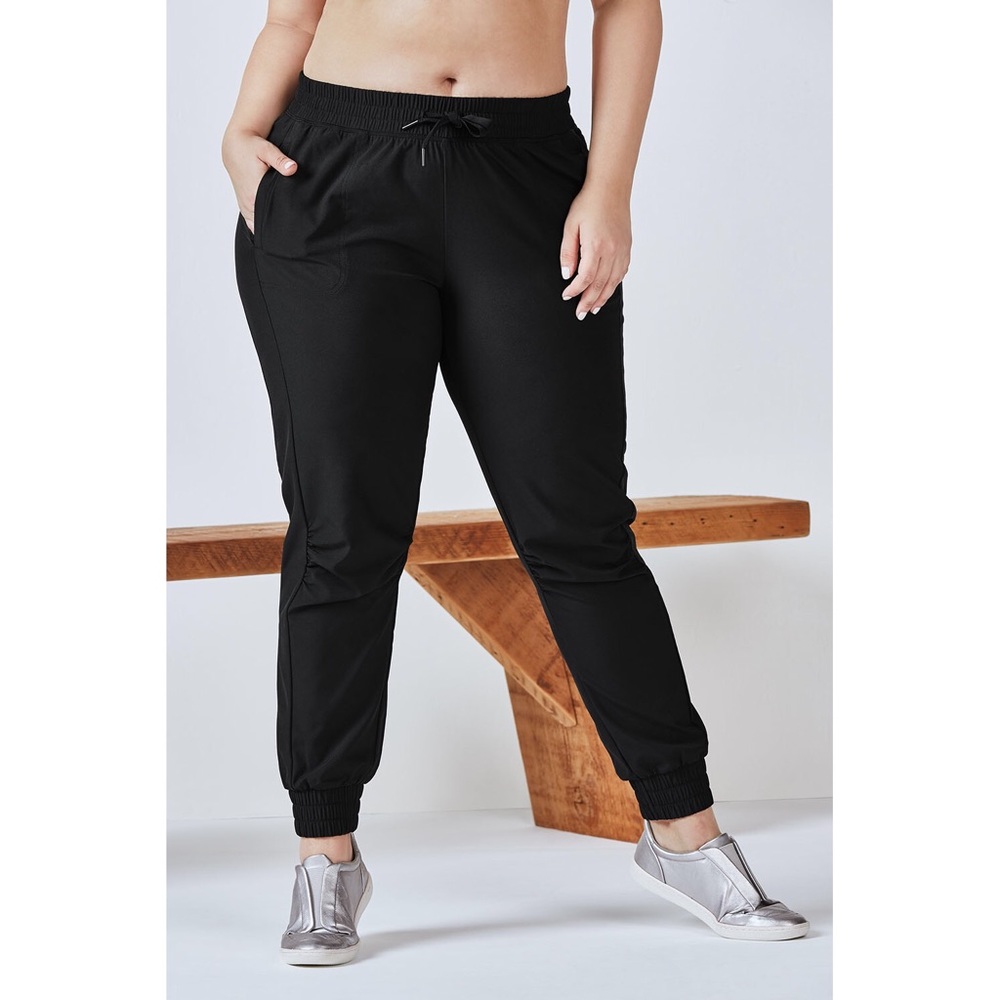 NWT Fabletics The Trekker Betsy Jogger Pants Black